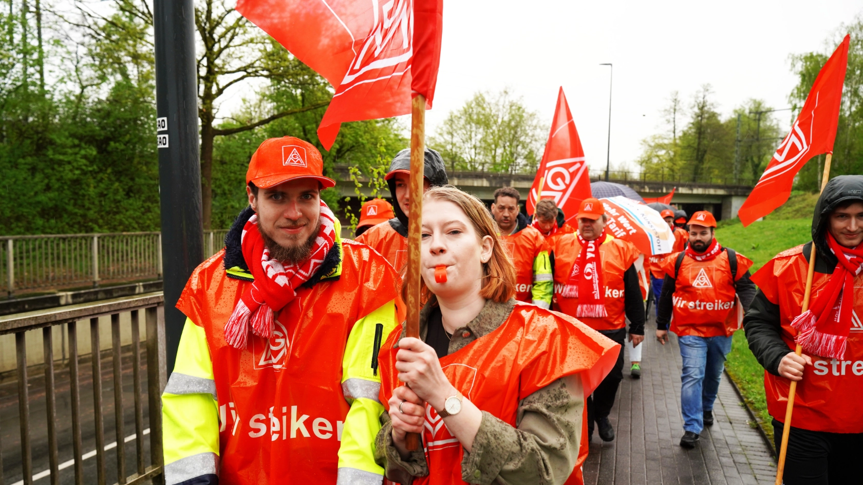 Warnstreik beim Spanplattenbauer Pfleiderer in Gütersloh/NRW