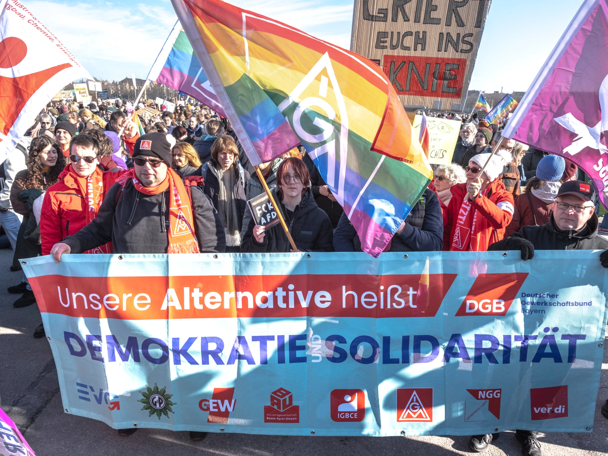 „Demokratie brauch DICH“: Demo gegen Rechts in München
