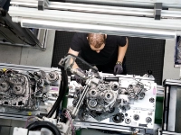 Beim hochverschuldeten Getriebehersteller ZF-Friedrichshafen wurde ein Bündnis für Wettbewerbsfähigkeit und Beschäftigungssicherung geschlossen.