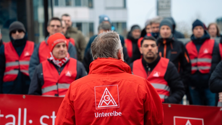 Warnstreik bei Autoliv in Elmshorn