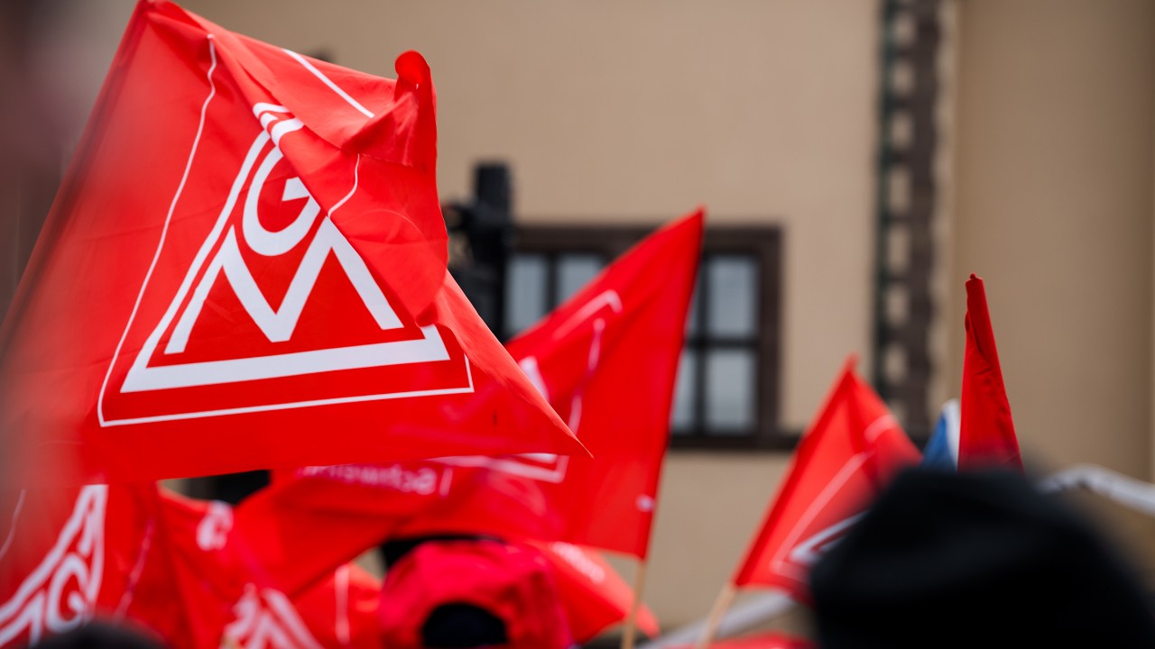 Beschäftigte von ZF, SKF, Bosch, Schaeffler und anderer Betriebe demonstrieren in Schweinfurt für den Erhalt ihrer Standorte.